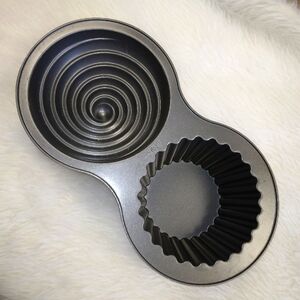 BAKING PAN Wilton Giant Cupcake Pan, good used condition